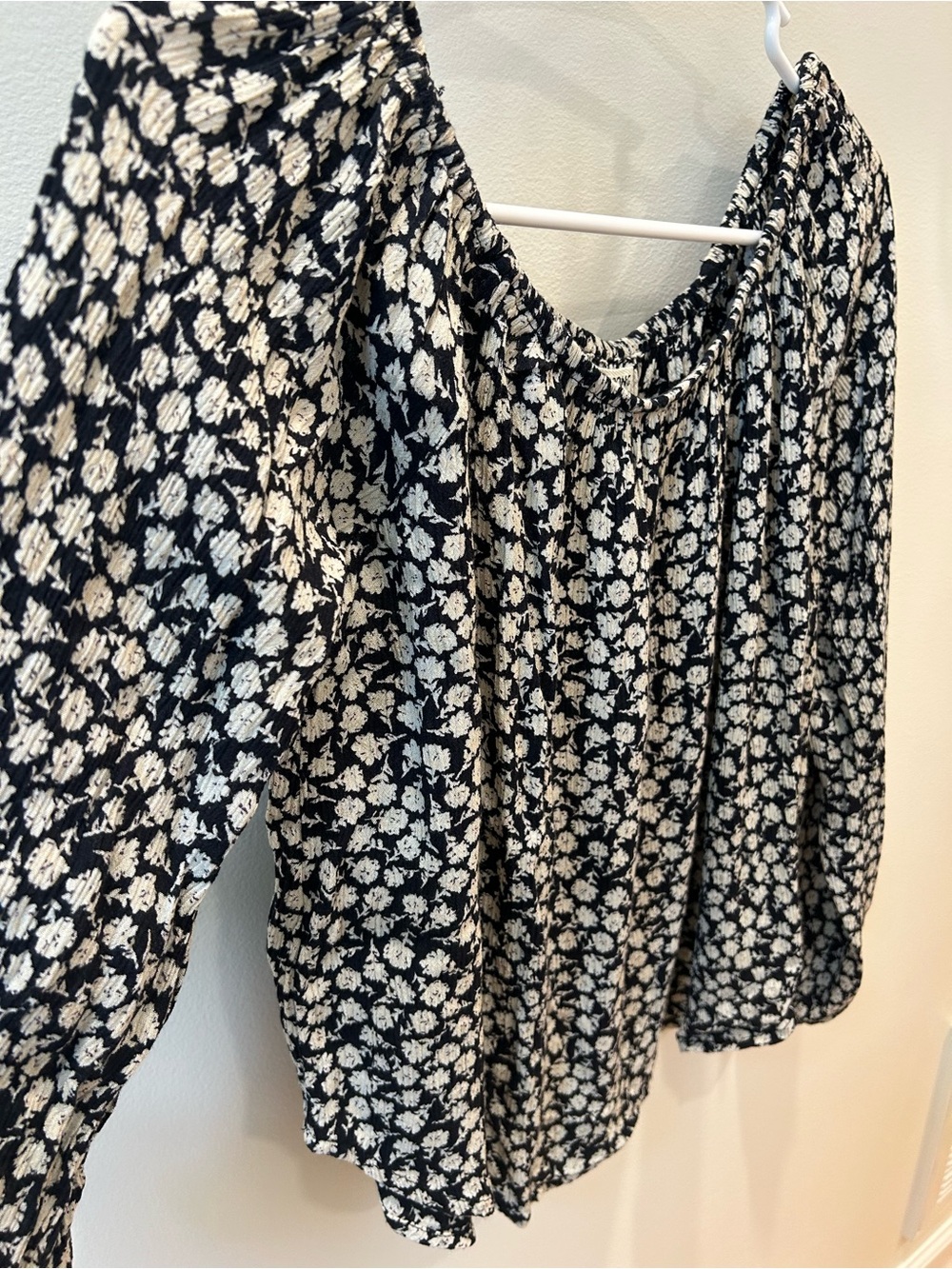 Billabong Mi Amore Off the Shoulder Floral Blouse Black White Long Sleeve S